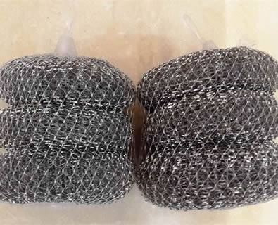 Every three galvanized steel scrubbers are put into a woven plastic bag.